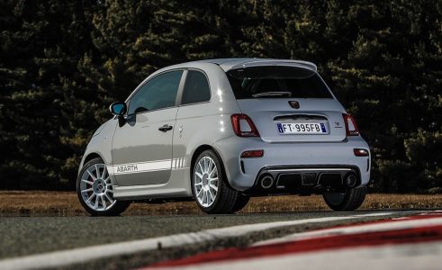 El Abarth 595 esseesse vuelve como el 595 más potente de la gama: 180 CV de potencia