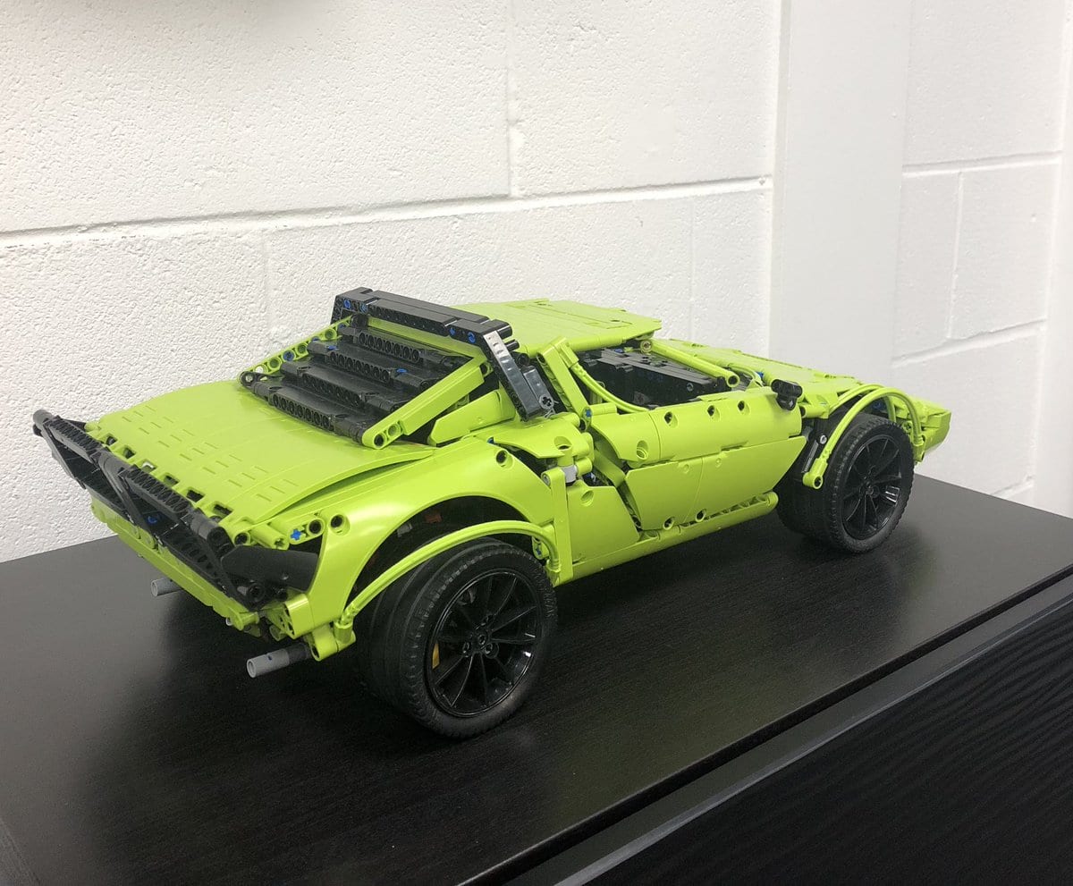 ¿Quieres un Lancia Stratos de LEGO? Si tienes el kit del Porsche 911 GT3 RS, puedes hacerlo