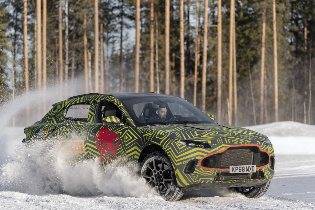 El Aston Martin DBX rueda sobre el hielo: más detalles