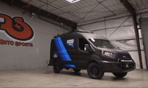 La Ford Transit que acompañan a Ken Block son así de espectaculares: 310 CV, tracción 4x4 y doble turbo