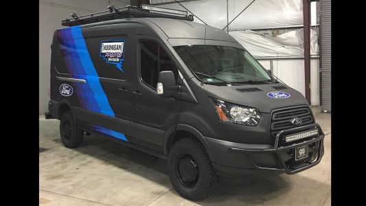 La Ford Transit que acompañan a Ken Block son así de espectaculares: 310 CV, tracción 4x4 y doble turbo