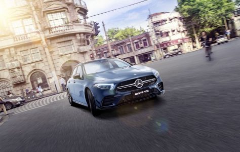 El Mercedes-AMG A35L tiene más distancia entre ejes, pero los mismos 306 CV