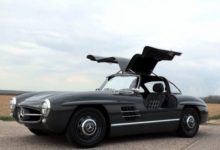 Este Mercedes-Benz 300SL "Alas de gaviota" es en realidad un Mercedes SLK... y está a la venta