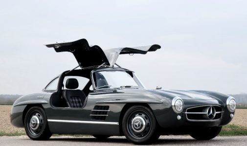 Este Mercedes-Benz 300SL "Alas de gaviota" es en realidad un Mercedes SLK... y está a la venta