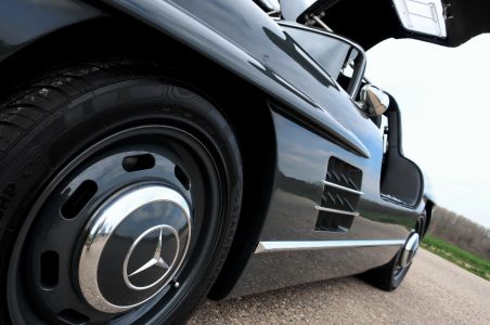 Este Mercedes-Benz 300SL "Alas de gaviota" es en realidad un Mercedes SLK... y está a la venta
