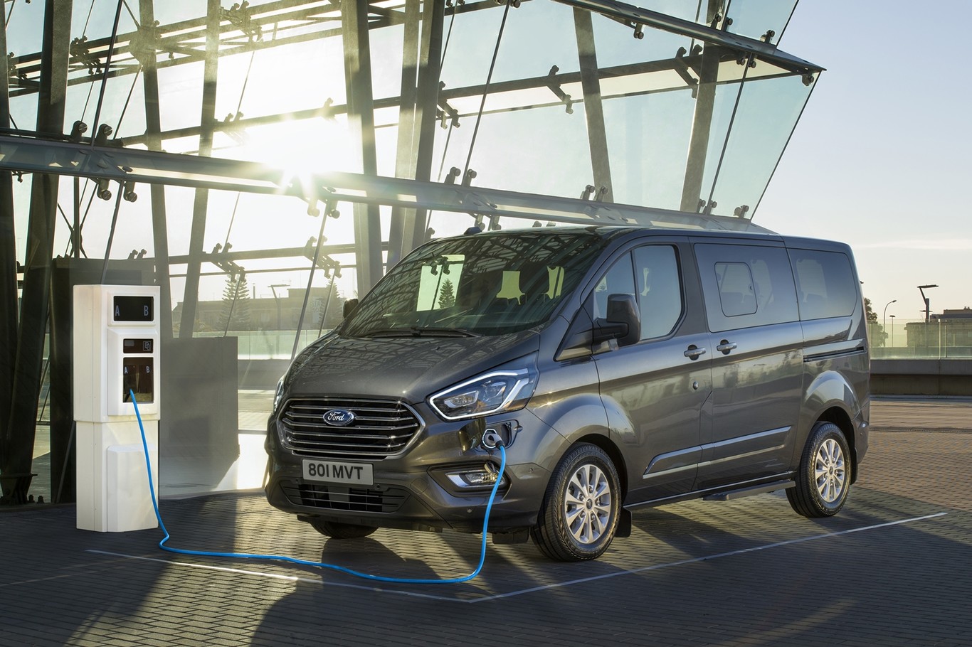 Habrá una Ford Transit híbrida enchufable en 2019 y una Transit 100% eléctrica en 2021