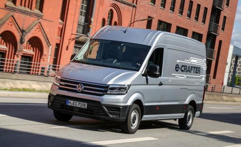 Ya disponible en España la Volkswagen e-Crafter eléctrica: 170 km de autonomía y un precio de 81.130 euros