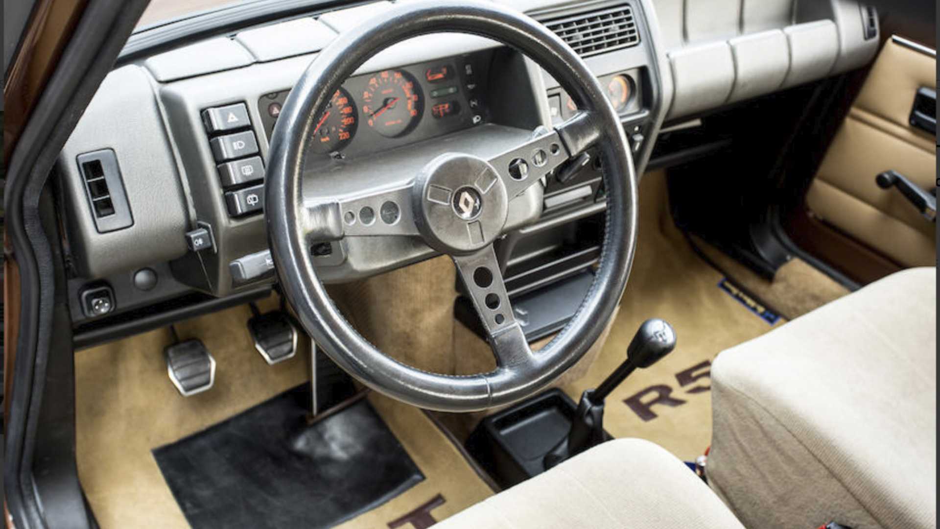 Alguien ha pagado más de 100.000 euros por un Renault 5 Turbo 2 de 1983...