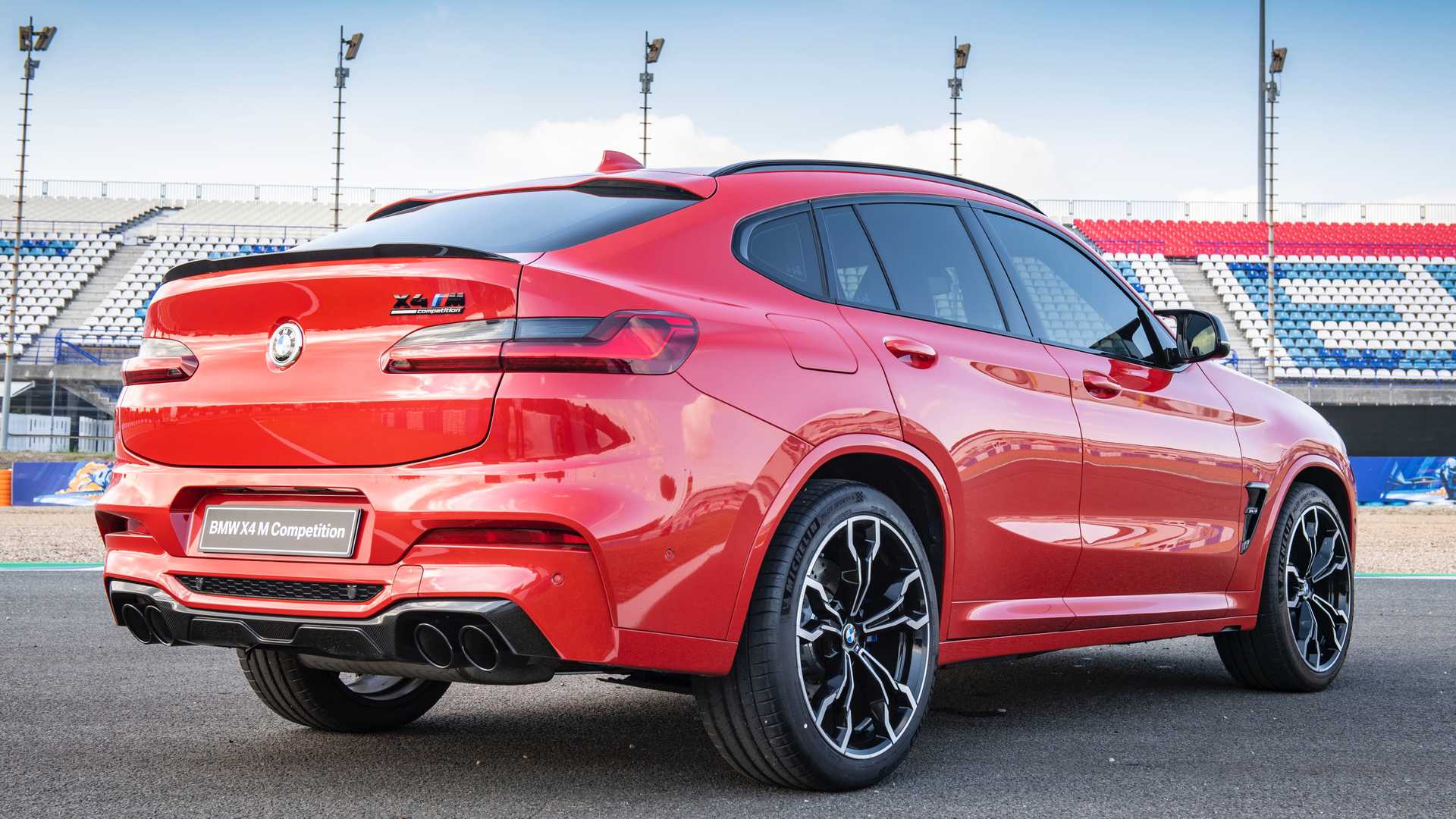 El piloto más rápido del MotoGP 2019 se llevará un... ¡BMW X4 M Competition!