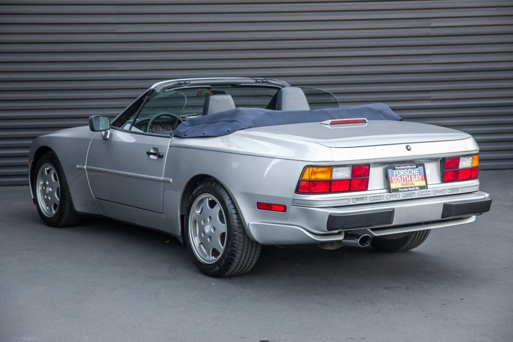 Este Porsche 944 S2 Cabriolet de 1990 con menos de 8.000 kilómetros busca dueño