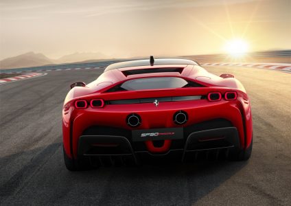 Ferrari SF90 Stradale: El primer Ferrari híbrido enchufable ya es oficial