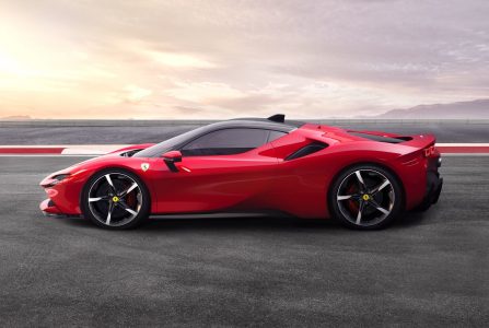 Ferrari SF90 Stradale: El primer Ferrari híbrido enchufable ya es oficial