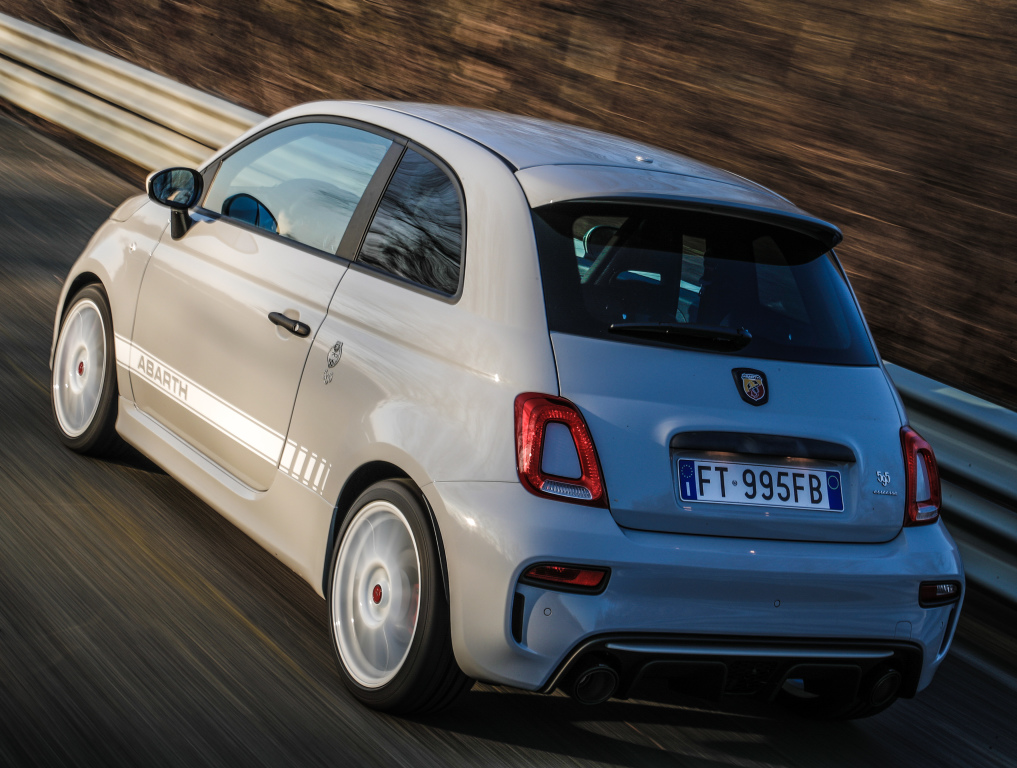 Llega el Abarth 595 Esseesse: Precios de la variante cerrada y Cabrio