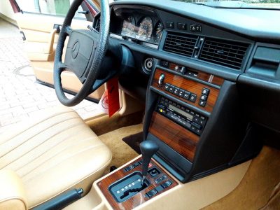 ¿Te gastarías 49.900 euros en un Mercedes-Benz 190 E 2.3 de 1986 casi a estrenar?