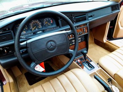 ¿Te gastarías 49.900 euros en un Mercedes-Benz 190 E 2.3 de 1986 casi a estrenar?