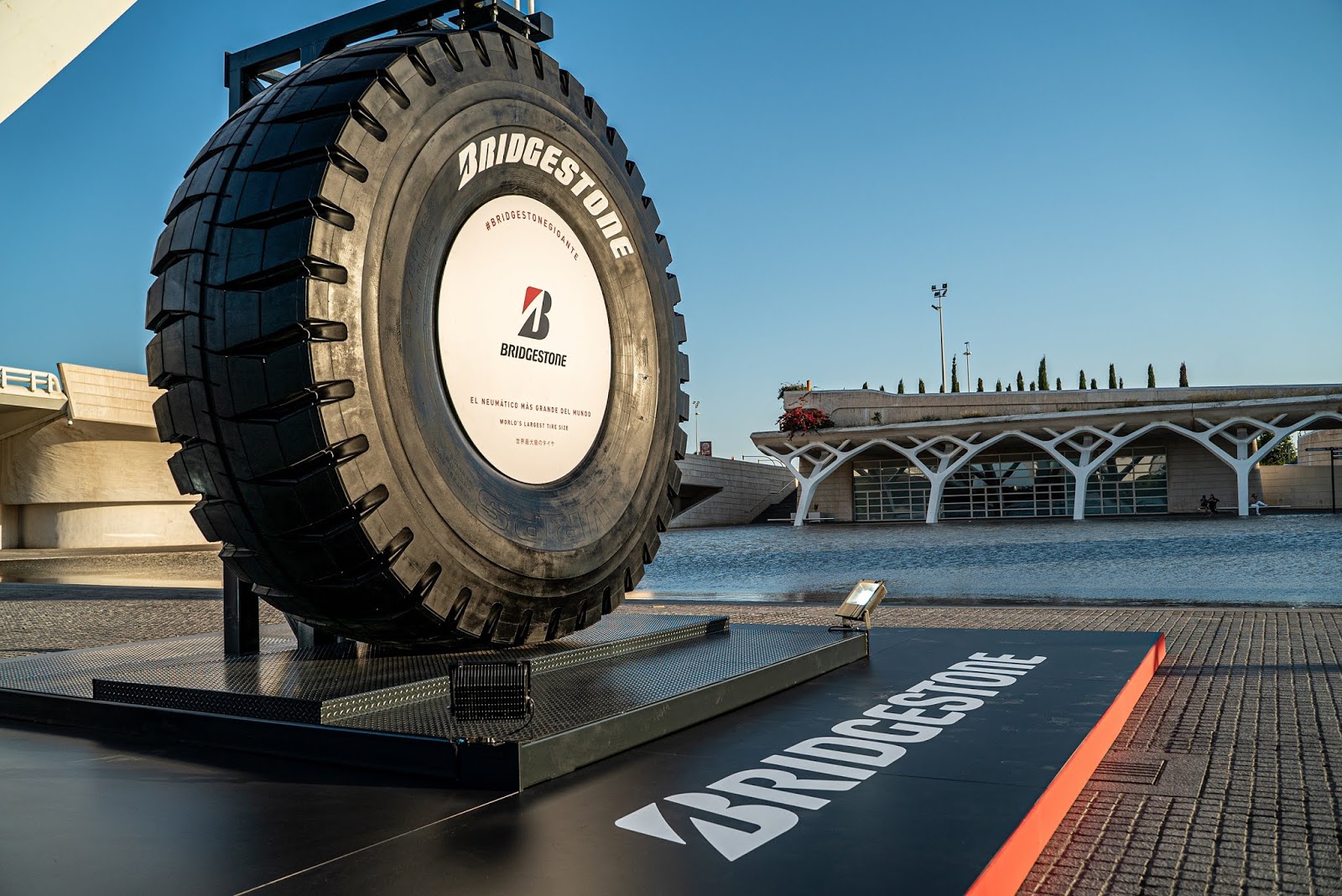 ¿Cuál es el neumático más grande del mundo? Lo puedes ver en Valencia