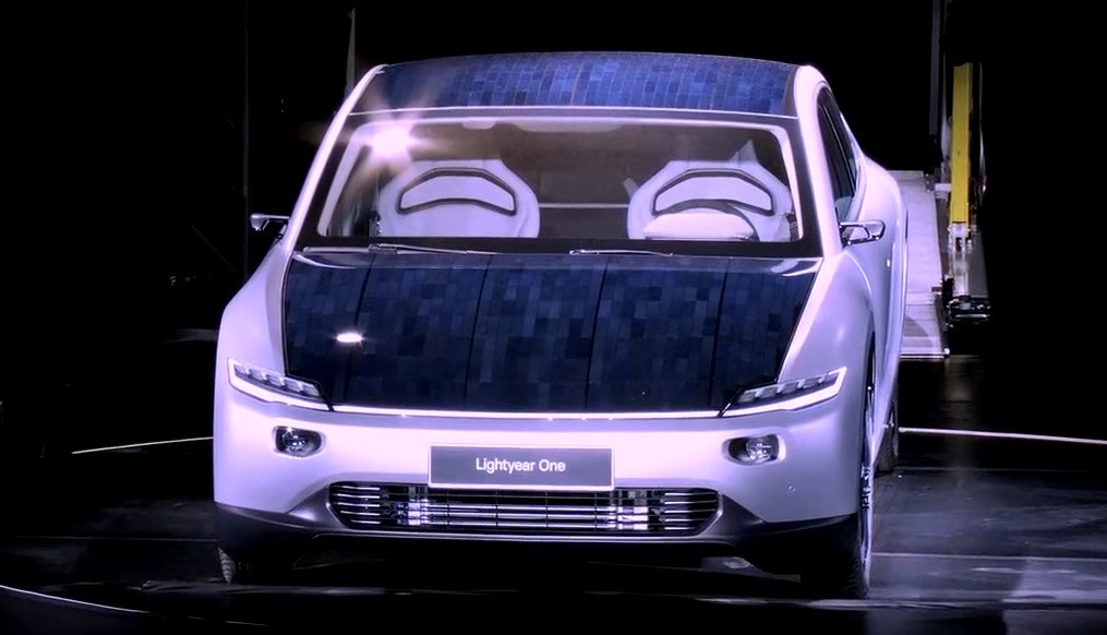 El Lightyear One es el coche solar con 725 km de autonomía por 149.000 euros