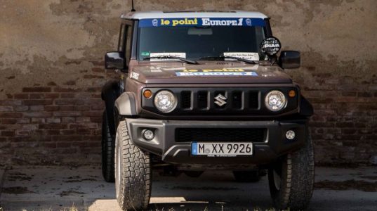 El Suzuki Jimny de Delta 44 homenajea al Rally París-Dakar