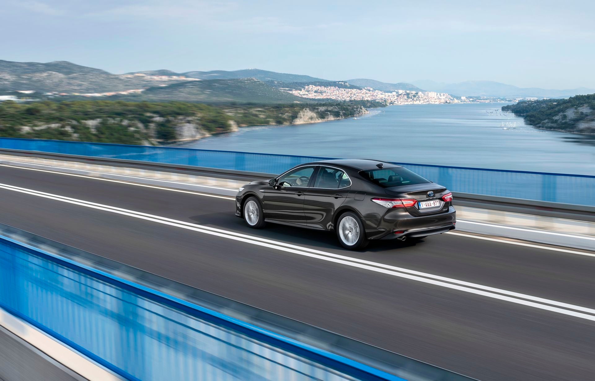 Toyota Camry Hybrid 2019: Sólo con motor híbrido y a partir de 32.300 euros