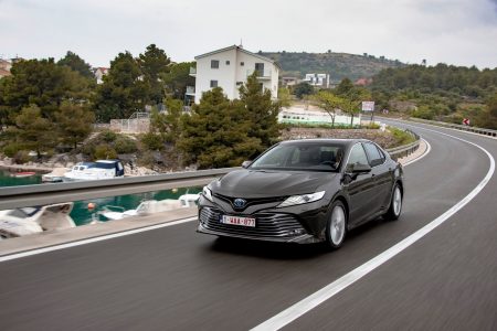 Toyota Camry Hybrid 2019: Sólo con motor híbrido y a partir de 32.300 euros