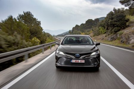 Toyota Camry Hybrid 2019: Sólo con motor híbrido y a partir de 32.300 euros