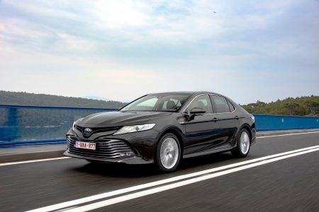 Toyota Camry Hybrid 2019: Sólo con motor híbrido y a partir de 32.300 euros