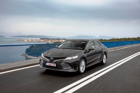 Toyota Camry Hybrid 2019: Sólo con motor híbrido y a partir de 32.300 euros