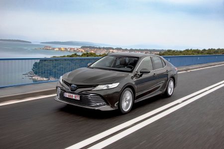 Toyota Camry Hybrid 2019: Sólo con motor híbrido y a partir de 32.300 euros