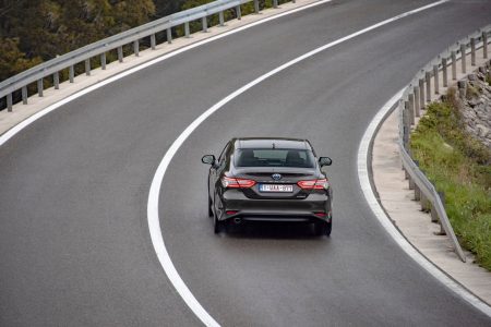 Toyota Camry Hybrid 2019: Sólo con motor híbrido y a partir de 32.300 euros