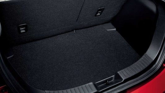 El Mazda2 se actualiza con más equipamiento y estética renovada