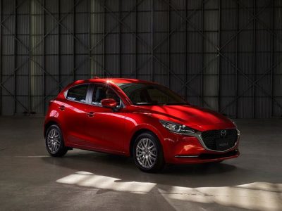 El Mazda2 se actualiza con más equipamiento y estética renovada