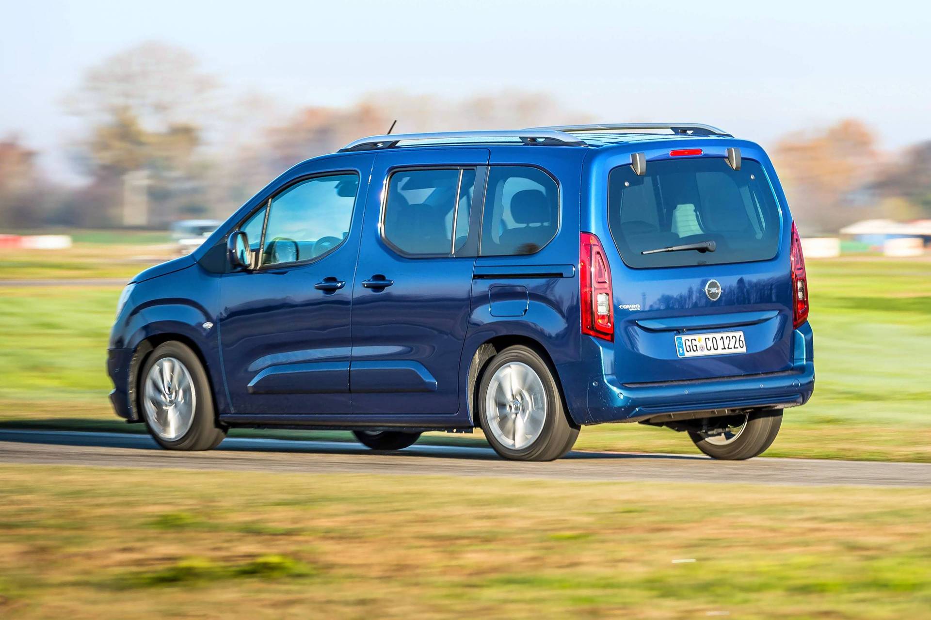 El Opel Combo Life recibe el motor 1.2 Turbo de 130 CV y caja de cambios automática de ocho velocidades