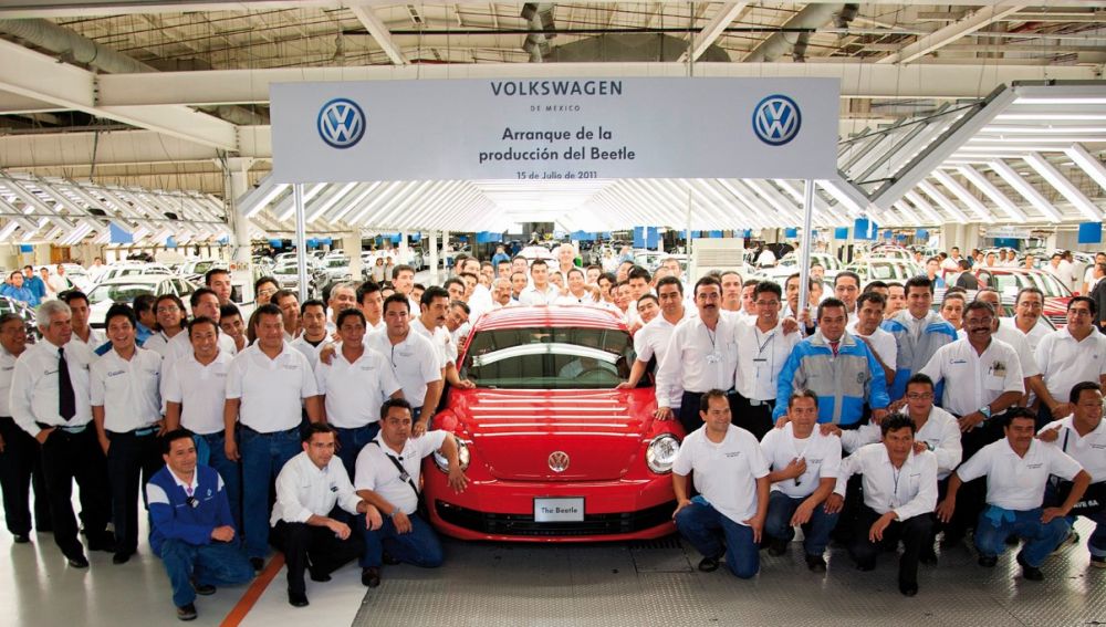 El último Volkswagen Beetle sale de la fábrica de México: ¿Qué pasará ahora?