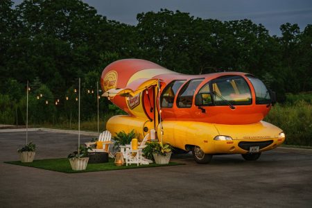 ¿Estarías dispuesto a pagar por dormir en el coche salchicha de Oscar Mayer?