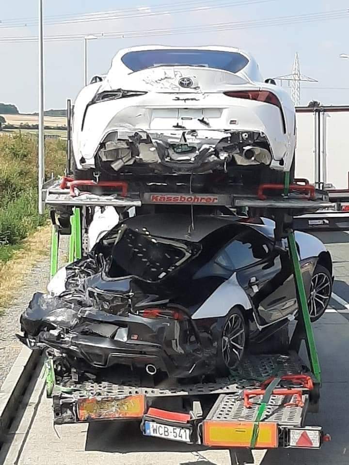 Llora de dolor: Estos Toyota Supra 2020 sufrieron un accidente de camino a Europa