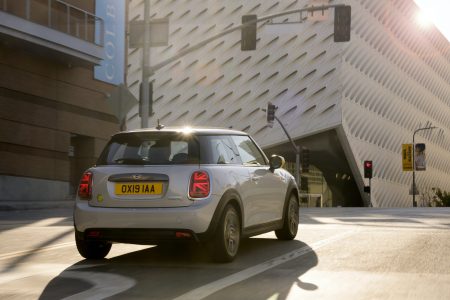 MINI Cooper SE 2020: El modelo 100% eléctrico llega con hasta 270 km de autonomía