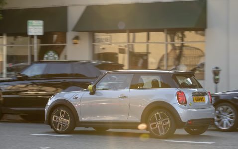 MINI Cooper SE 2020: El modelo 100% eléctrico llega con hasta 270 km de autonomía