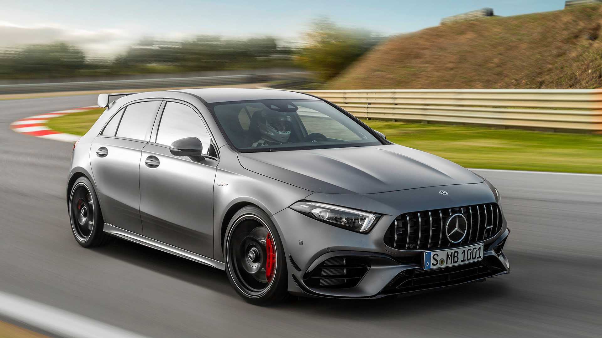 Oficial: nuevos Mercedes AMG A 45 S y CLA 45 S