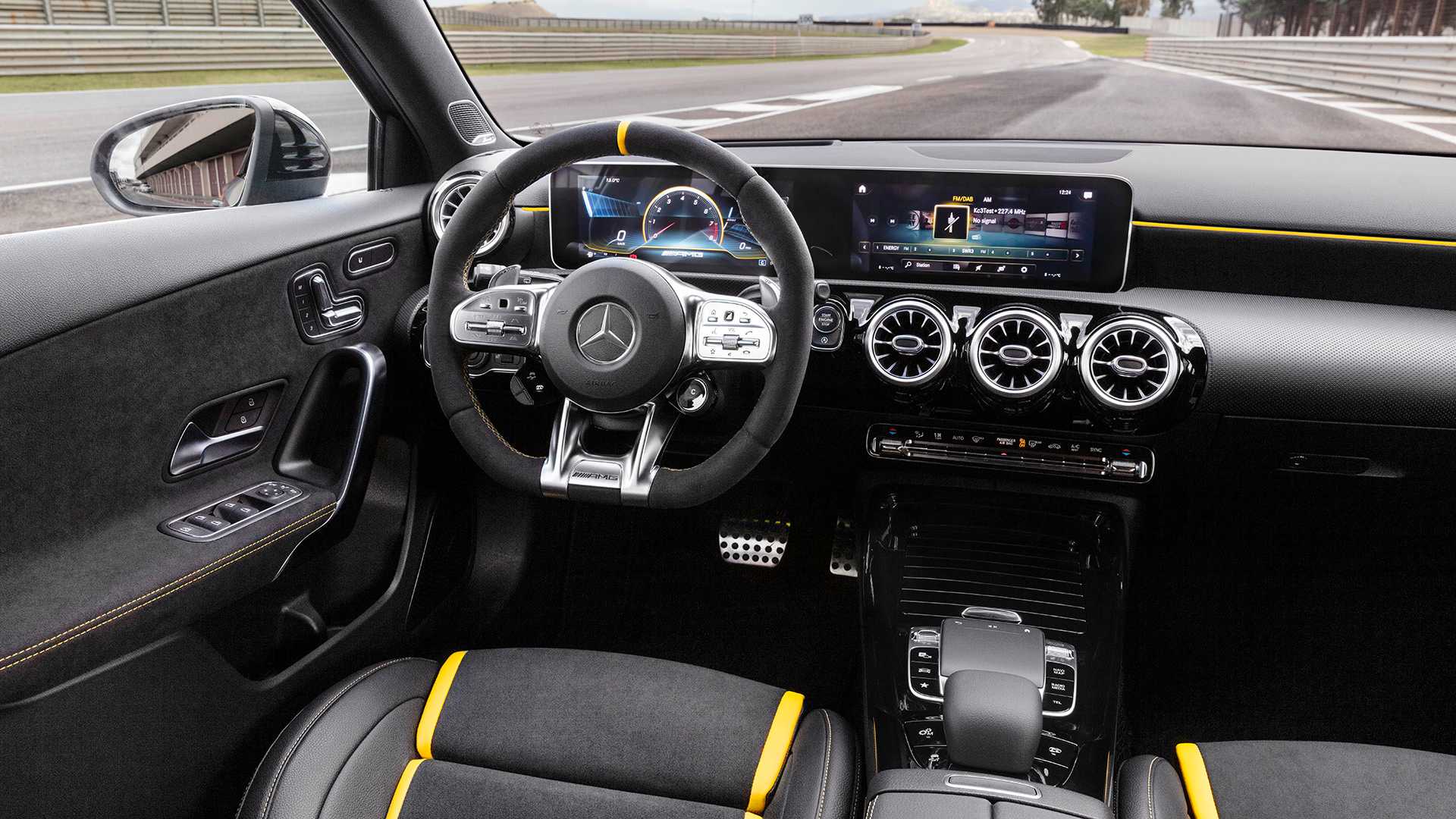 Oficial: nuevos Mercedes AMG A 45 S y CLA 45 S