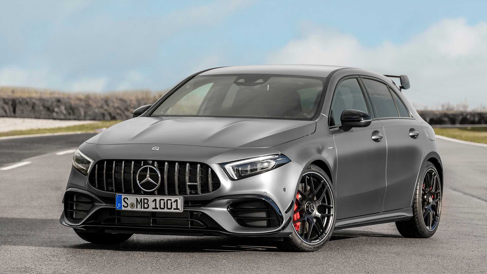 Oficial: nuevos Mercedes AMG A 45 S y CLA 45 S