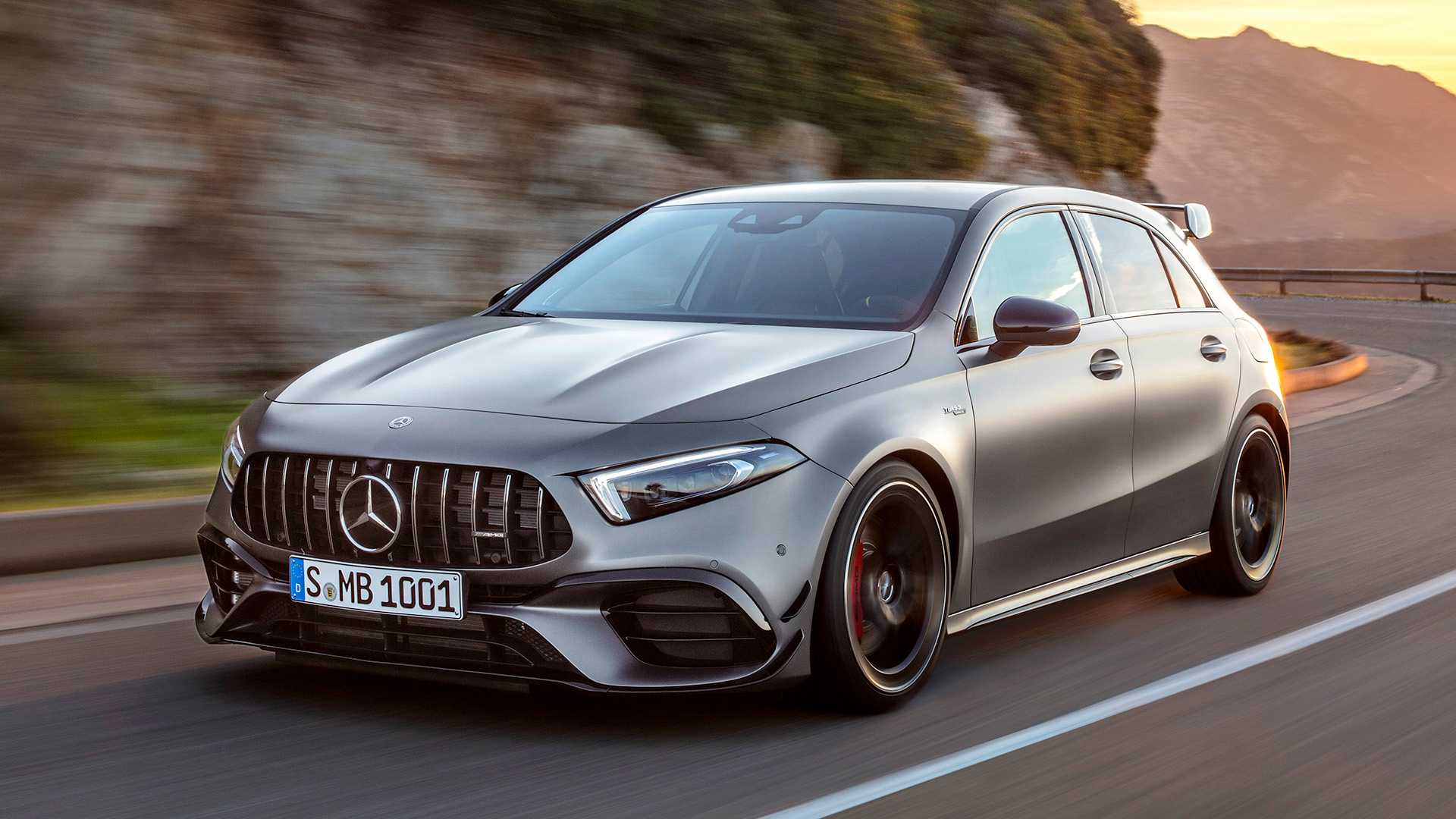 Oficial: nuevos Mercedes AMG A 45 S y CLA 45 S