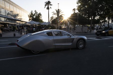 El Hispano-Suiza Carmen de 1,5 millones de euros se da una vuelta por las calles de Barcelona