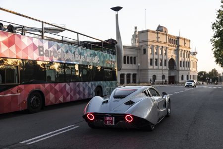 El Hispano-Suiza Carmen de 1,5 millones de euros se da una vuelta por las calles de Barcelona