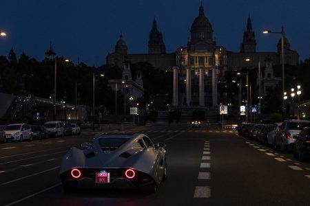 El Hispano-Suiza Carmen de 1,5 millones de euros se da una vuelta por las calles de Barcelona