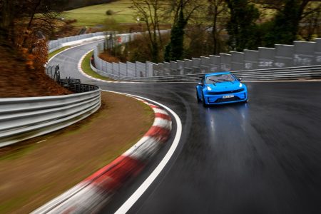 El nuevo récord de tracción delantera y de un vehículo de cuatro puertas en Nürburgring es ahora de un coche chino