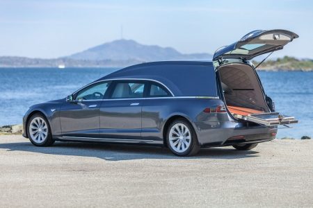 Existe una unidad fúnebre del Tesla Model S y puede ser tuya por cerca de 180.000 euros