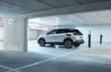 Peugeot 3008 GT Hybrid4: El híbrido enchufable de 300 CV llegará en Octubre