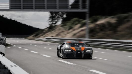 Este prototipo de Bugatti Chiron Sport ha roto el récord de velocidad al llegar a los 490 km/h