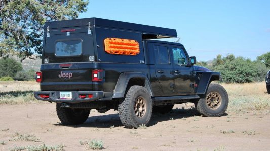 El Jeep Gladiator con preparación camper te permitirá pernoctar allá donde otros no llegan