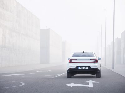 El Polestar 2 arrancará en los 58.800 euros: 408 CV y 500 km de autonomía para rivalizar con el Model 3